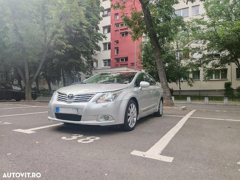 Second-hand Toyota Avensis Luxury 177 CP (130 kW) 2010 Culoareargint Berlinǎ