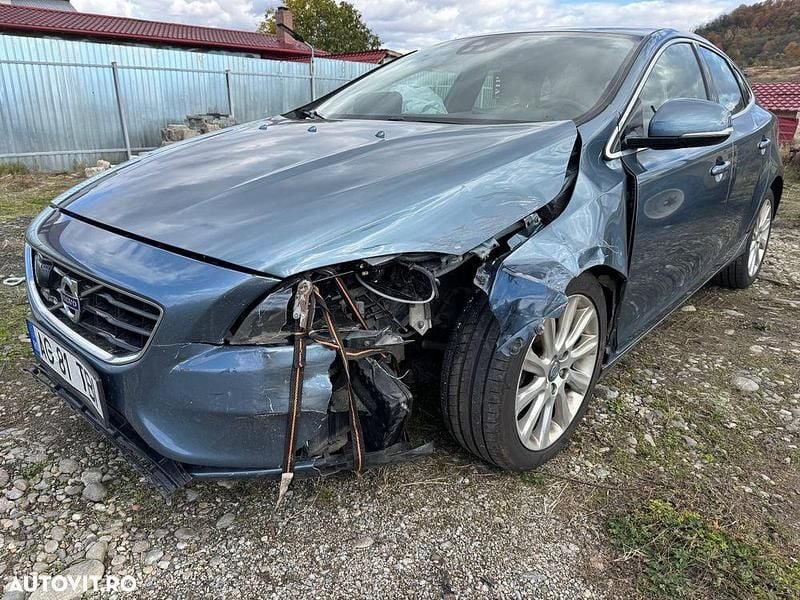 Culoarealbastru Utilizat 2013 Volvo V40 Ocean Race Hatchback | 3.500 EUR (Super Preț) - Imagine 1/4