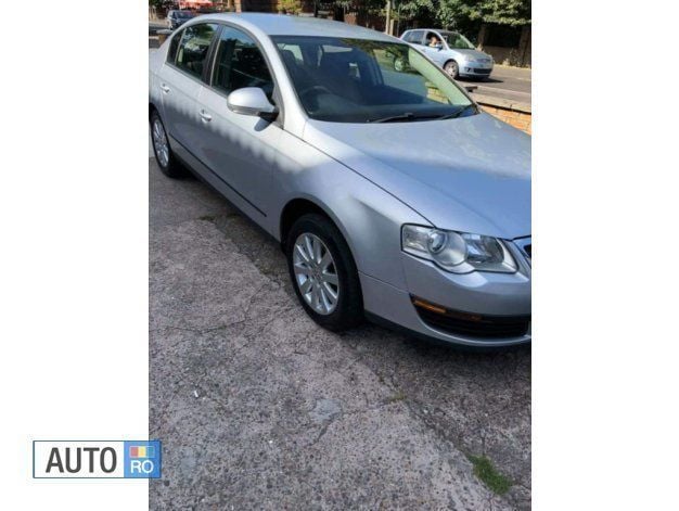 Gri Utilizat 2004 Ford Mondeo Berlinǎ | 900 EUR (Preț bun) - Imagine 1/4
