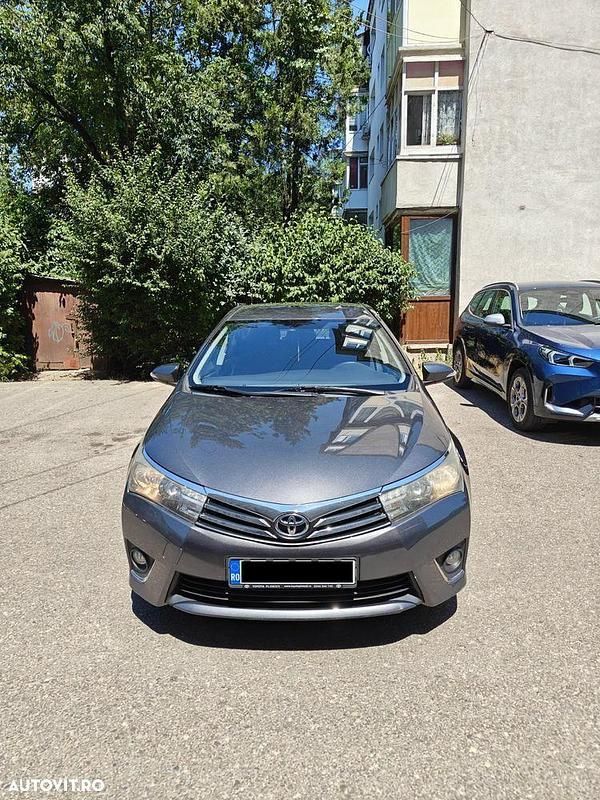 Gri Utilizat 2014 Toyota Corolla Luna Berlinǎ | 7.250 EUR - Imagine 1/4