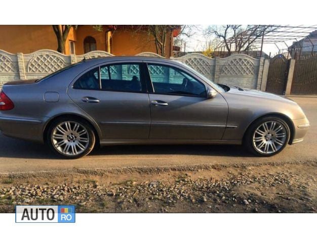 Second-hand Mercedes E270 177 CP (130 kW) 2006 Argintiu