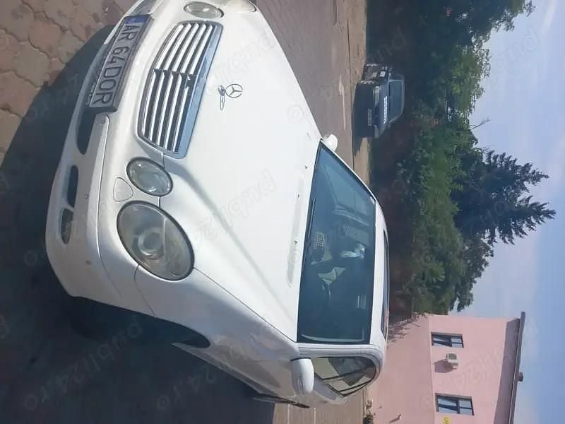 Second-hand Mercedes 220 150 CP (110 kW) 2005 Berlinǎ