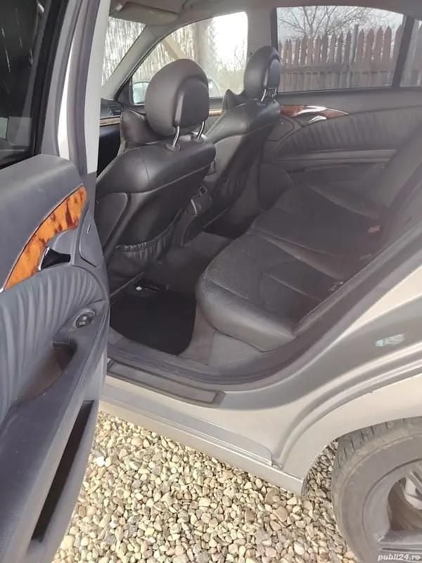 Second-hand Mercedes E220 150 CP (110 kW) 2002 Berlinǎ