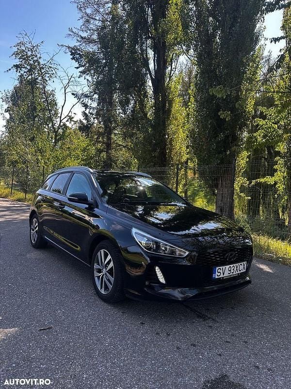 Culoarenegru Utilizat 2017 Hyundai i30 Break | 10.700 EUR (Preț OK) - Imagine 1/4