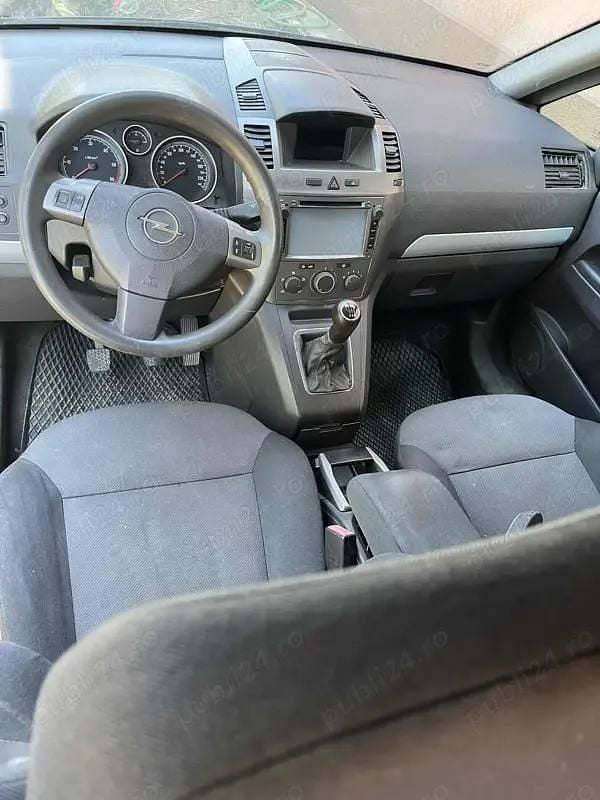 Utilizat 2007 Opel Zafira Monovolum | 1.600 EUR (Super Preț) - Imagine 1/4