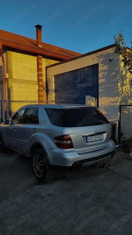 Utilizat 2006 Mercedes ML320 SUV | 5.500 EUR (Preț OK) - Imagine 1/4
