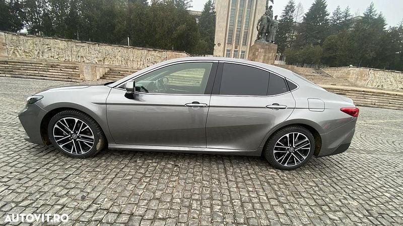 Second-hand Toyota Camry 218 CP (160 kW) 2025 Culoaregri Berlinǎ