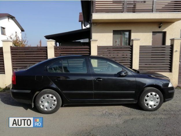 Negru Utilizat 2008 Skoda Octavia Hatchback | 4.000 EUR (Preț OK) - Imagine 1/4