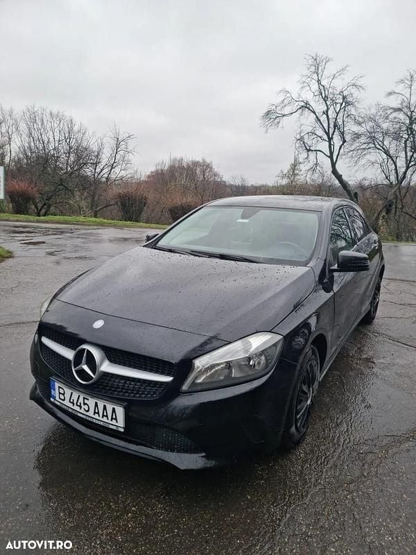 Second-hand Mercedes A160 90 CP (66 kW) 2015 Culoarenegru Hatchback