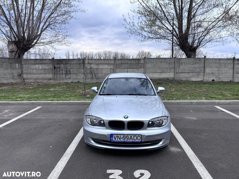Argint Utilizat 2010 BMW 116 Hatchback | 3.680 EUR (Preț OK) - Imagine 1/4