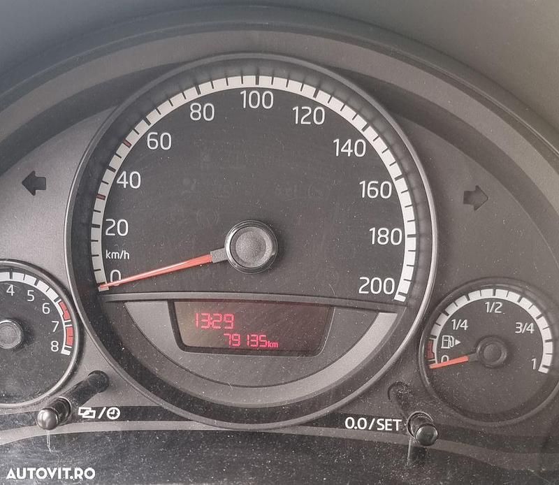 Culoarerosu Utilizat 2015 VW up! Hatchback | 3.900 EUR (Preț bun) - Imagine 1/4