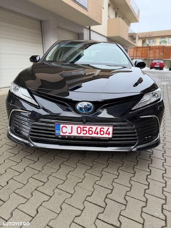 Second-hand Toyota Camry Luxury 218 CP (160 kW) 2023 Culoarenegru Berlinǎ