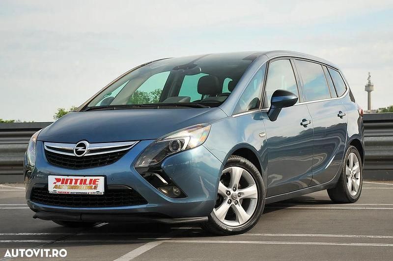 Second-hand Opel Zafira Tourer Cosmo 135 CP (99 kW) 2014 Culoarealbastru Monovolum