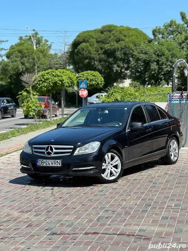 Utilizat 2011 Mercedes 220 Berlinǎ | 6.500 EUR - Imagine 1/4