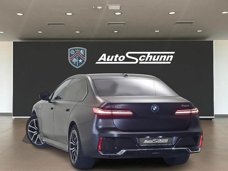 Second-hand BMW 750e Shadowline 489 CP (359 kW) 2025 Berlinǎ