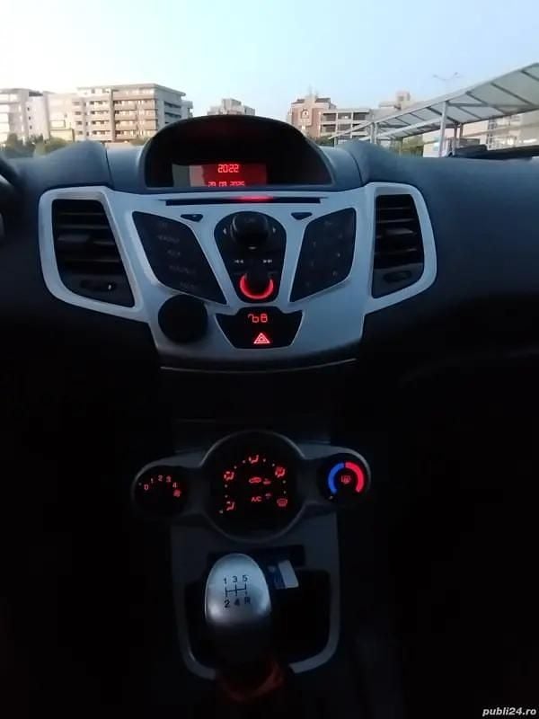 Albastru Utilizat 2011 Ford Fiesta Monovolum | 4.300 EUR - Imagine 1/4