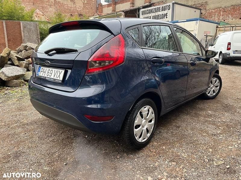 Second-hand Ford Fiesta Trend 68 CP (50 kW) 2010 Culoarealbastru Hatchback