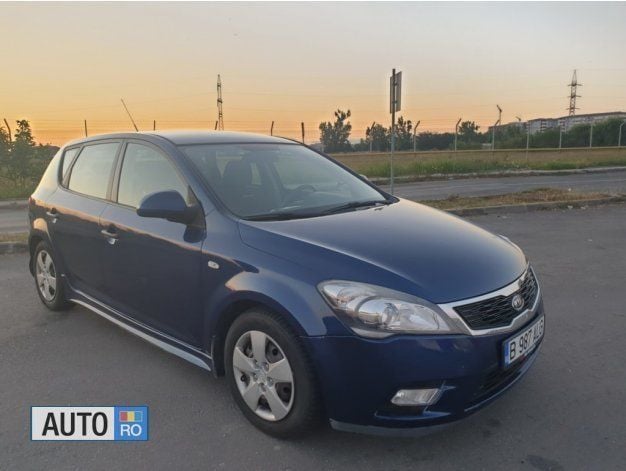 Second-hand Kia Ceed 109 CP (80 kW) 2008 Albastru Hatchback