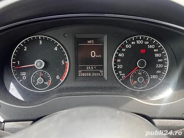 Rosu Utilizat 2012 VW Jetta Berlinǎ | 6.550 EUR - Imagine 1/4