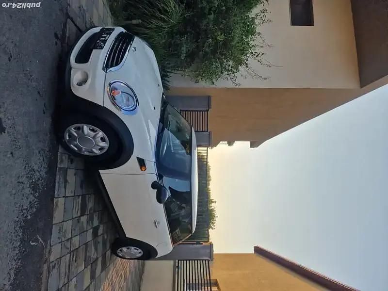 Auriu Utilizat 2010 Mini ONE Hatchback | 2.750 EUR (Preț OK) - Imagine 1/4