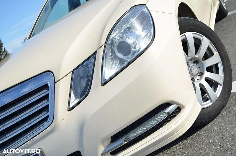 Culoarebej Utilizat 2013 Mercedes E200 Berlinǎ | 6.590 EUR (Preț OK) - Imagine 1/4