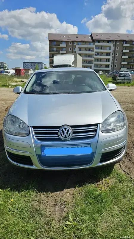 Utilizat 2005 VW Jetta Berlinǎ | 2.400 EUR (Preț OK) - Imagine 1/4