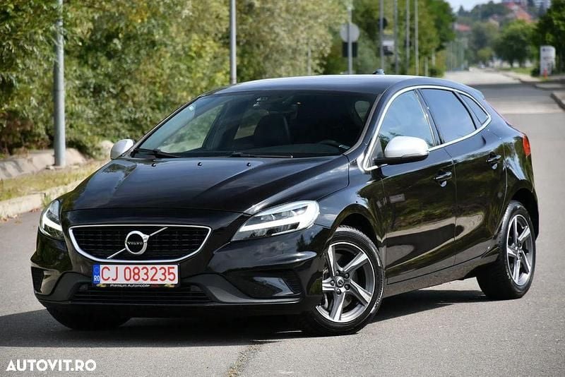Culoarenegru Utilizat 2018 Volvo V40 R-Design Break | 11.489 EUR (Preț OK) - Imagine 1/4
