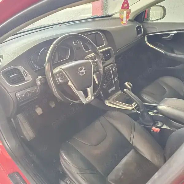 Utilizat 2014 Volvo V40 Break | 8.000 EUR (Preț OK) - Imagine 1/4