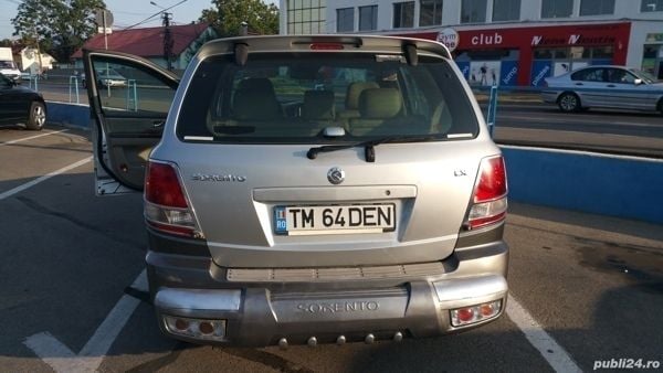 Second-hand Kia Sorento 140 CP (102 kW) 2003 Argintiu SUV
