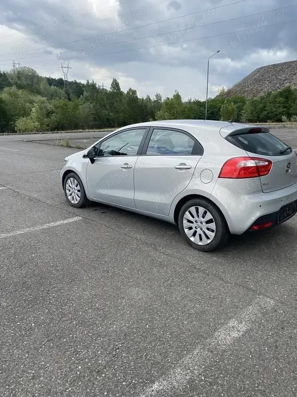 Second-hand Kia Rio Light 75 CP (55 kW) 2012 Gri Hatchback