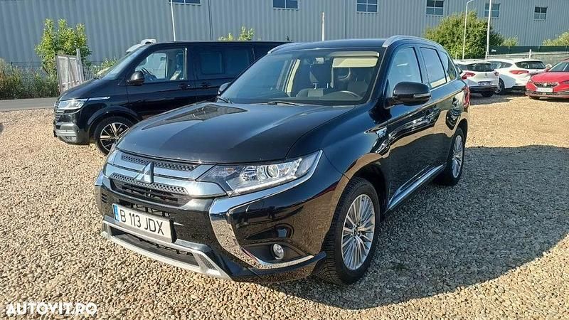 Negru Utilizat 2020 Mitsubishi Outlander P-HEV Instyle SUV | 22.990 EUR (Puțin scump) - Imagine 1/4