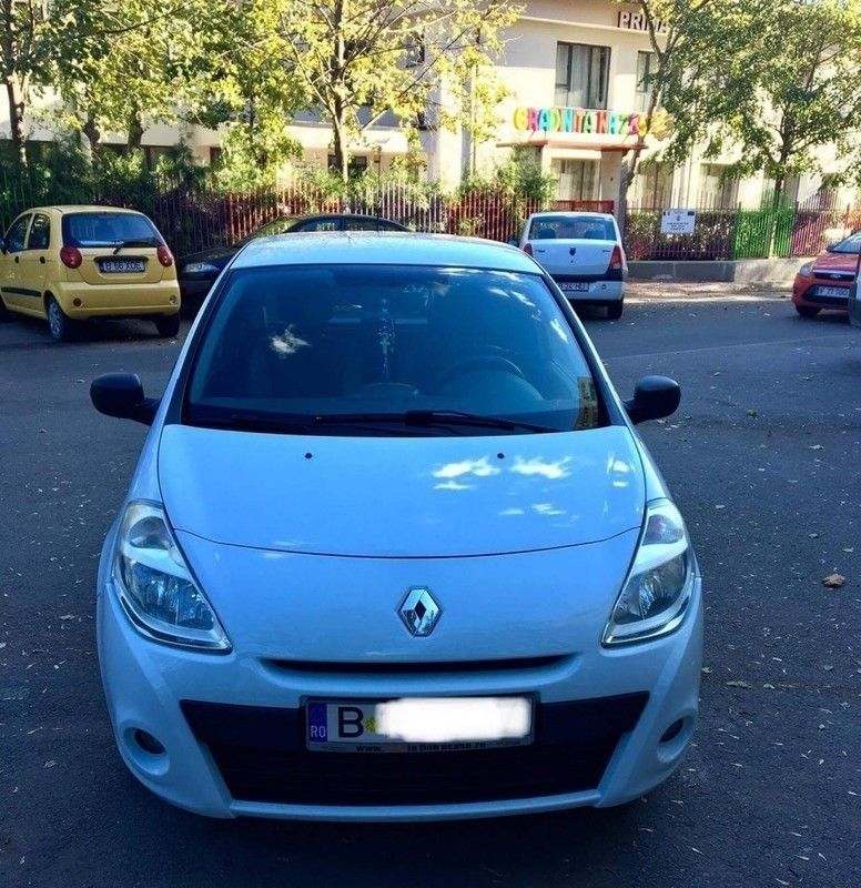 Alb Utilizat 2011 Renault Clio II Hatchback | 3.500 EUR (Preț OK) - Imagine 1/4