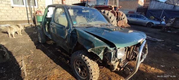 Utilizat 2000 Nissan Navara Pickup | 650 EUR (Super Preț) - Imagine 1/4