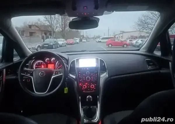 Utilizat 2012 Opel Astra Hatchback | 3.200 EUR (Preț bun) - Imagine 1/4