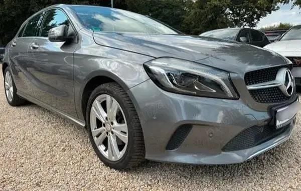 Utilizat 2015 Mercedes 200 Hatchback | 16.500 EUR - Imagine 1/4