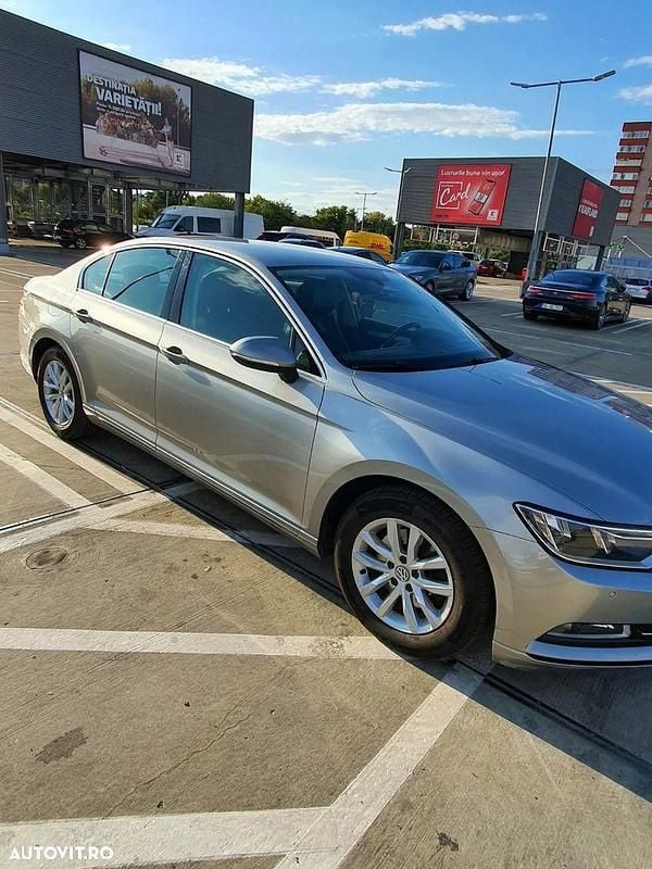 Culoareargint Utilizat 2017 VW Passat Comfortline Berlinǎ | 13.500 EUR (Preț OK) - Imagine 1/4