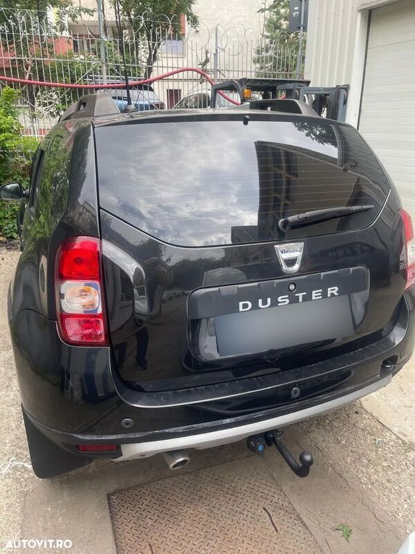 Negru Utilizat 2016 Dacia Duster Lauréate SUV | 10.800 EUR (Puțin scump) - Imagine 1/4