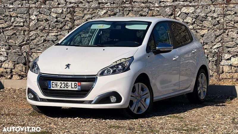 Second-hand Peugeot 208 Style 82 CP (60 kW) 2016 Culoarealb Hatchback