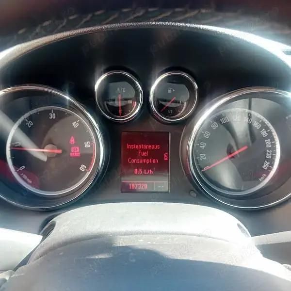 Utilizat 2011 Opel Astra Break | 2.600 EUR (Preț bun) - Imagine 1/4