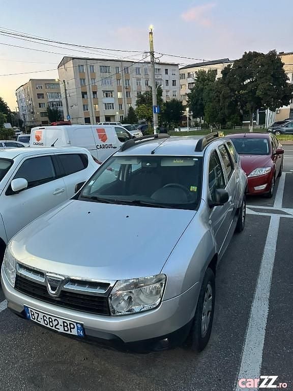 Argintiu Utilizat 2012 Dacia Duster SUV | 4.400 EUR (Preț bun) - Imagine 1/4