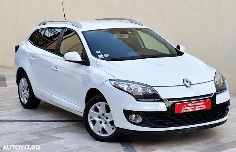 Culoarealb Utilizat 2013 Renault Mégane GrandTour Break | 4.999 EUR (Preț bun) - Imagine 1/4