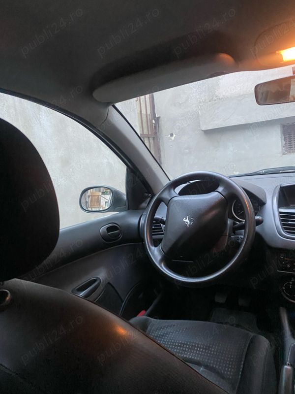 Utilizat 2011 Peugeot 206 | 2.000 EUR - Imagine 1/4