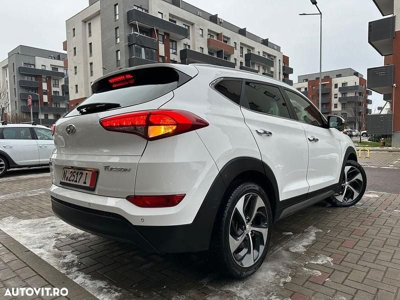 Second-hand Hyundai Tucson Style 141 CP (103 kW) 2016 Culoarealb SUV