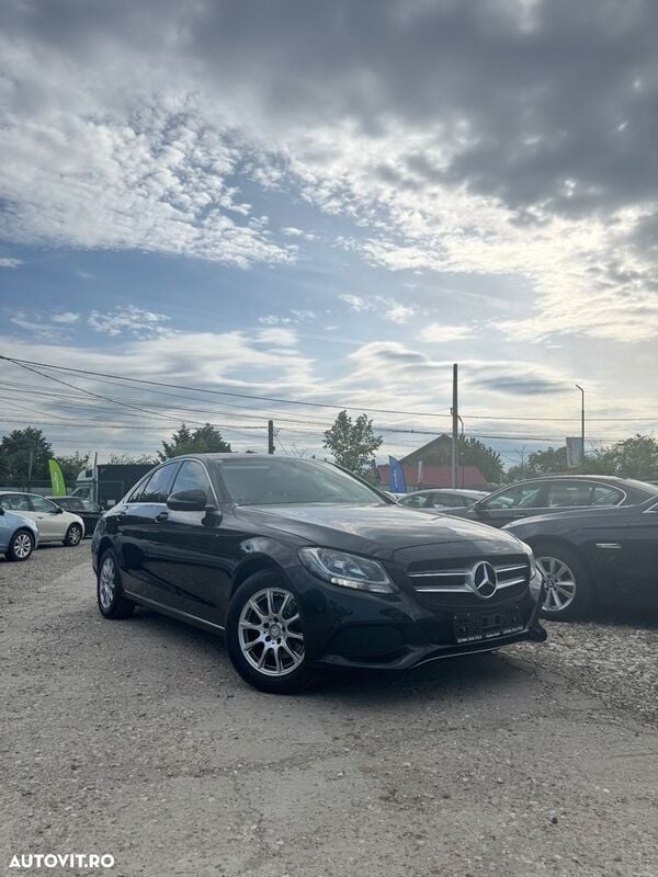 Negru Utilizat 2017 Mercedes C200 Exclusive Berlinǎ | 13.990 EUR (Preț bun) - Imagine 1/4