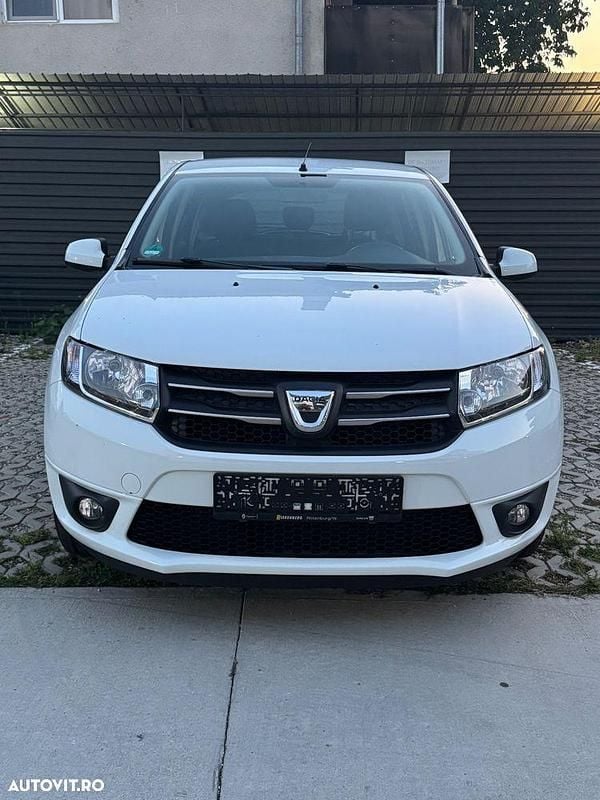 Culoarealb Utilizat 2015 Dacia Sandero Lauréate Hatchback | 5.199 EUR (Preț OK) - Imagine 1/4
