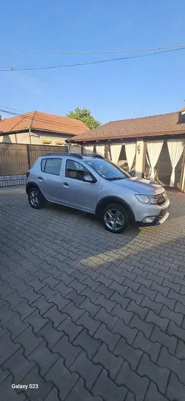 Gri Utilizat 2018 Dacia Sandero Stepway Hatchback | 9.500 EUR (Puțin scump) - Imagine 1/4