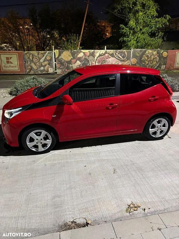 Culoarerosu Utilizat 2018 Toyota Aygo Connect Style Hatchback | 8.500 EUR (Scump) - Imagine 1/4