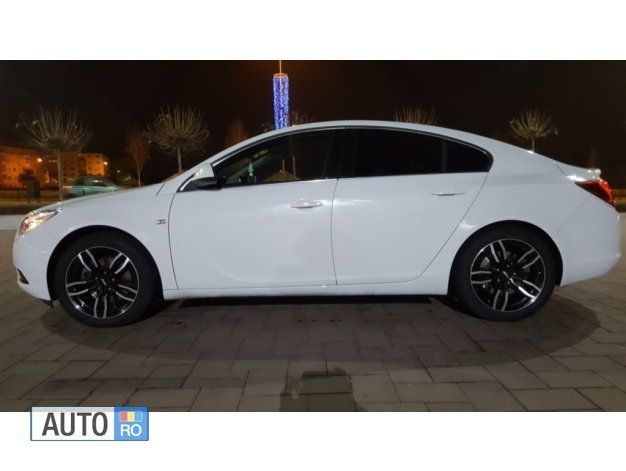 Second-hand Opel Insignia 160 CP (117 kW) 2011 Alb Hatchback