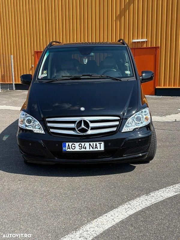 Culoarenegru Utilizat 2012 Mercedes Viano Monovolum | 14.900 EUR (Preț bun) - Imagine 1/4