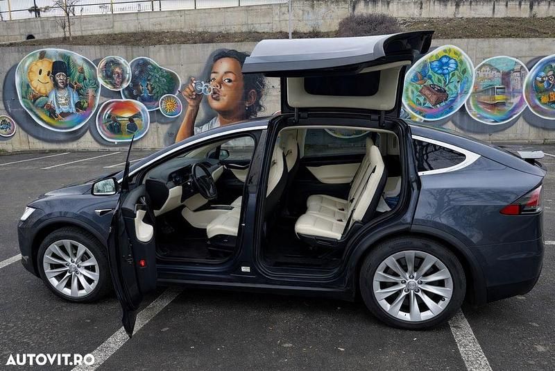 Second-hand Tesla Model X 450 kW (613 CP) 2019 Culoaregri SUV